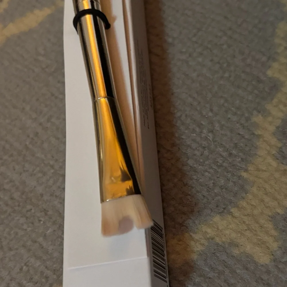 Iconic London Precision Duo Contour Double-Ended Makeup Brush